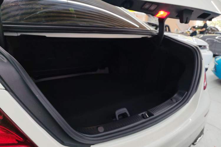 Used Mercedes-Benz E-Class 2019 E 300 L Sporty and Stylish Model