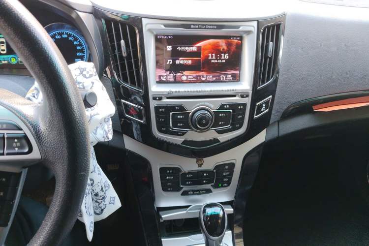 Used BYD Surui 2014 1.5TID Automatic Flagship Model Audio And AC Panel