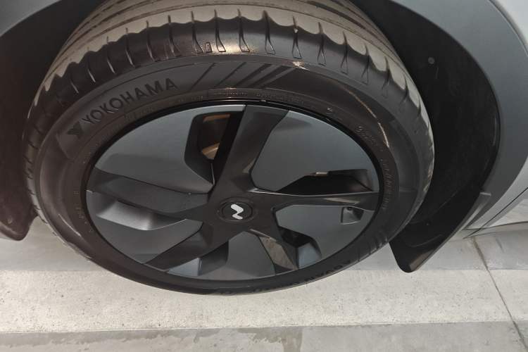 Used ONVO L60 2024 60 kWh Rear-Drive Version Left Front Wheel Hub