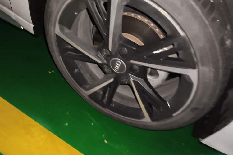 Used Audi A3 2021 A3L Limousine 35 TFSI Fashion Sport Model Right Front Wheel Hub