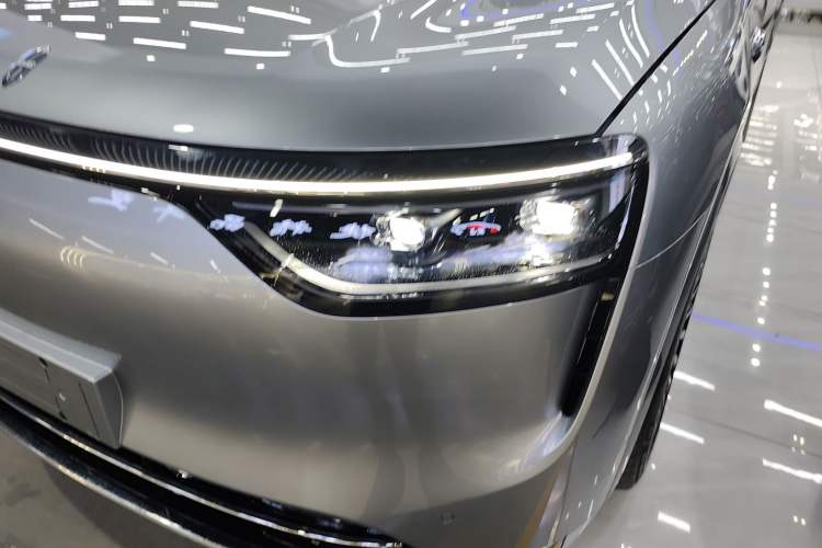 Used Hima AITO M8 2025 Extended-Range Max+ Version 53.4 kWh 6-Seater Edition
