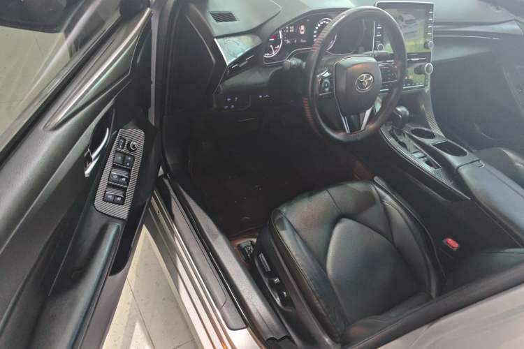 Used Toyota Avalon 2022 Dual-Engine 2.5L XLE Premium Edition Interior 3
