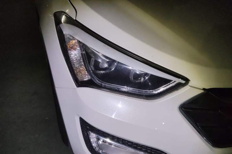 Used Hyundai Santa Fe 2015 2.4L Automatic Two-Wheel Drive Smart Version 5 Seats