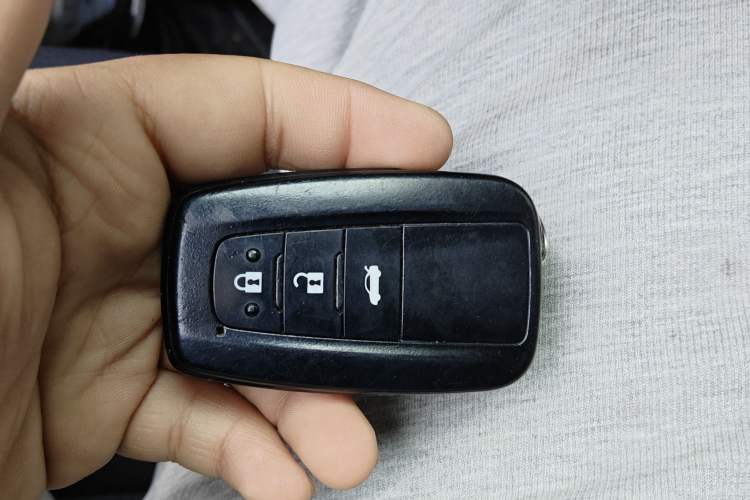 Used Toyota Corolla 2021 Dual-Motor 1.8L E-CVT Elite Edition Vehicle Key