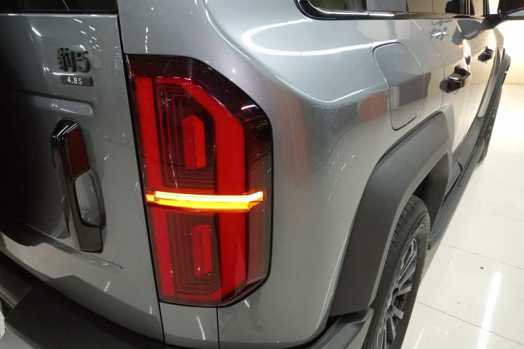 Used Formula Leopard Leopard 5 2023 Navigator Edition