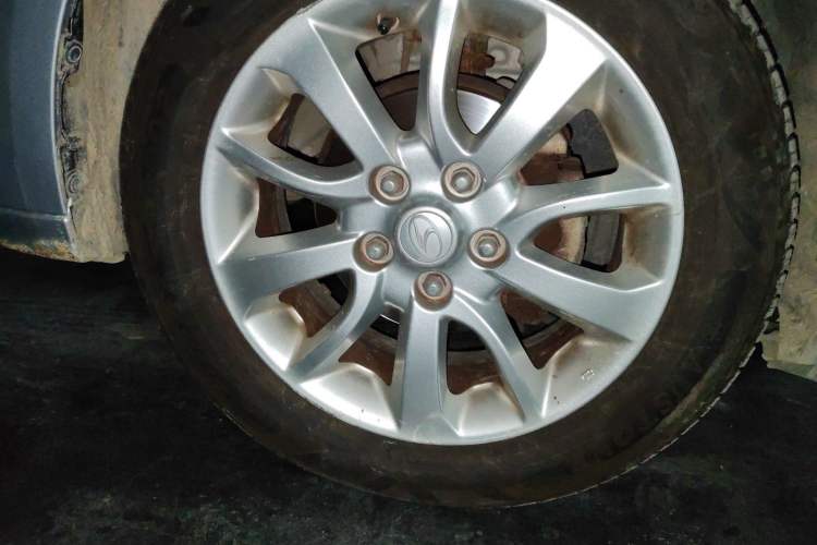 Used Soueast V5 Lingzhi 2012 1.5L Manual Comfort Edition Right Front Wheel Hub