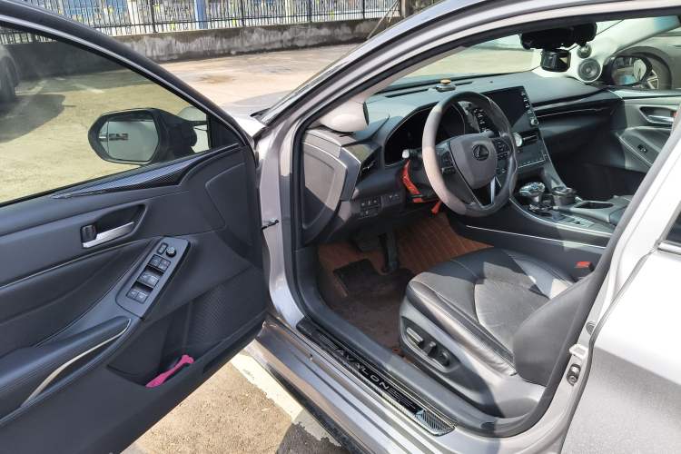 Used Toyota Avalon 2019 2.0L Luxury Edition China VI Standard Driver Seat