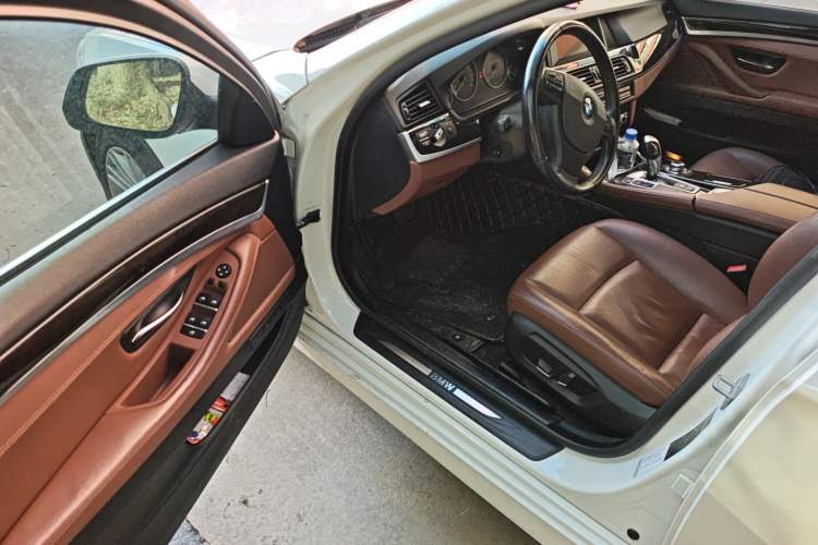 Used BMW 5 Series 2014 525Li Leading Model
