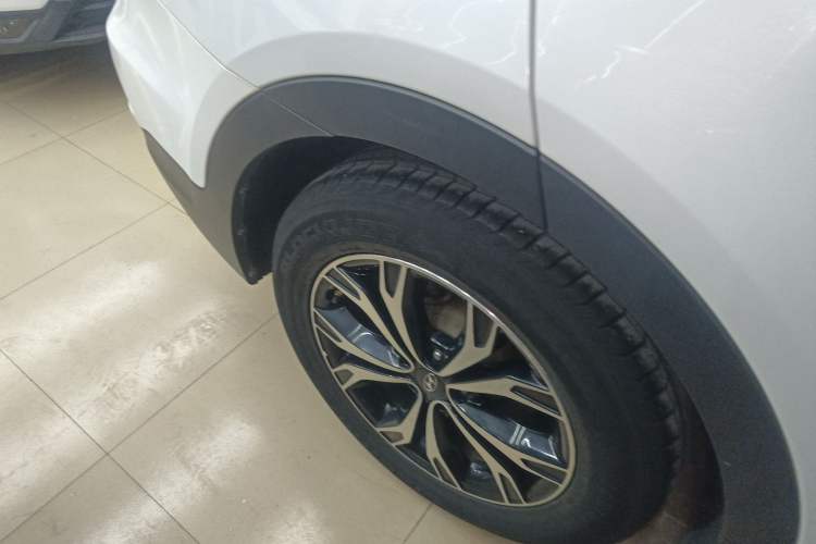 Used Hyundai Santa Fe 2017 2.4L Automatic Two-Wheel Drive Smart Version 5 Seats