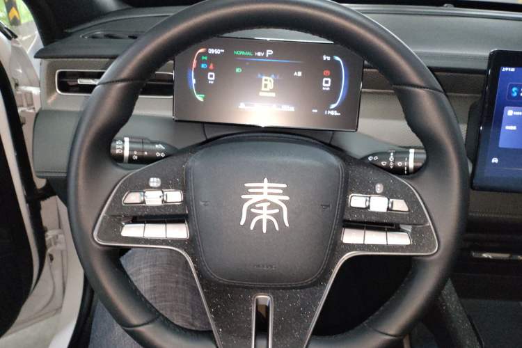 Used BYD Qin PLUS 2025 DM-i Smart Drive 55KM Leading Model
