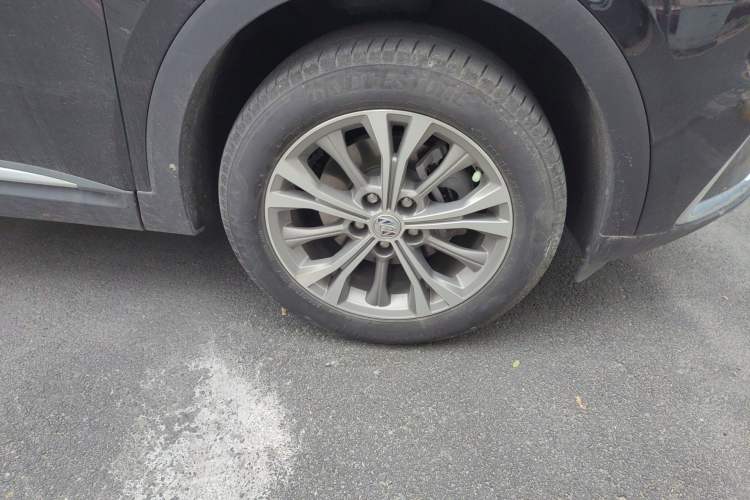 Used Buick Envision 2021 Encore Plus 652T 7-Seater Four-Wheel-Drive Luxury Model Right Front Wheel Hub