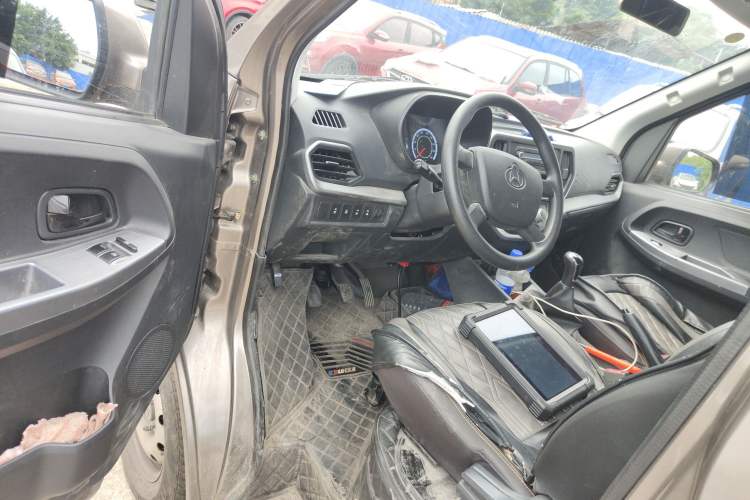 Used Chana Ruixing M60 2023 1.6L CNG Comfort-Grade 6-Seater Passenger Vehicle