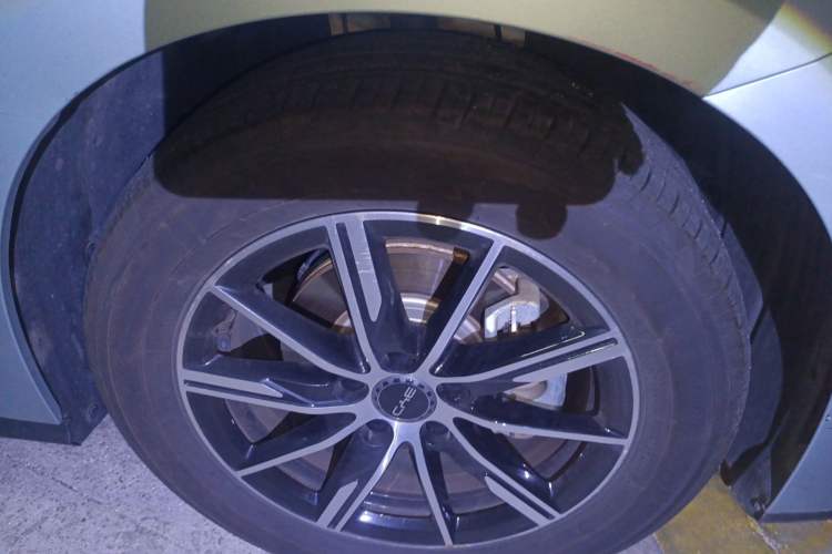 Used BYD Seal 06 New Energy 2024 DM-i 120KM Prestige Model Right Front Wheel Hub