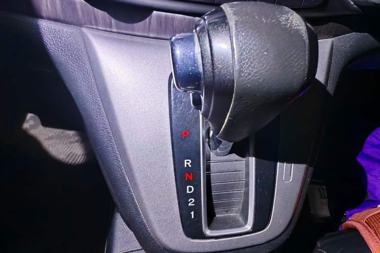 Used Honda CR-V 2012 2.4L Four-Wheel Drive Prestige Navigation Edition Gear Lever