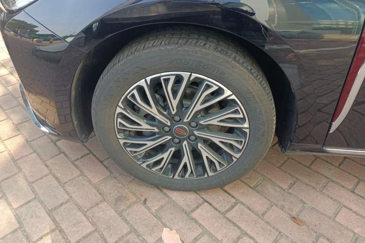 Used Hongqi H5 2025 2.0T Automatic Flag Edition – 500 000 Units Commemorative Version
