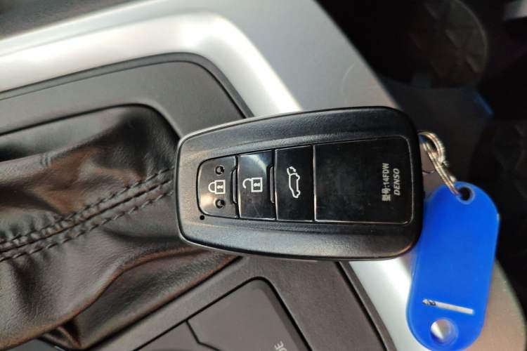 Used Toyota Wildlander 2023 Dual-Motor 2.5L E-CVT Four-Wheel Drive Prestige Edition Vehicle Key