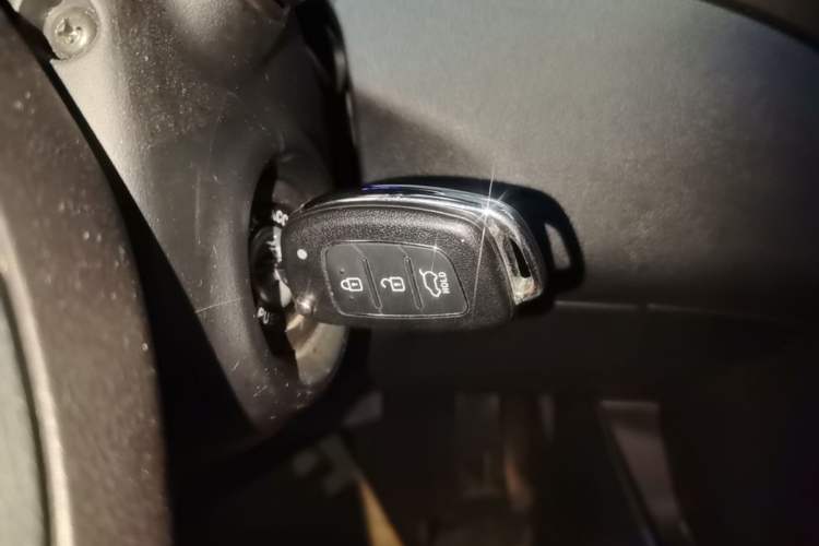 Used Hyundai Elantra (5th Generation / Langdong) 2015 1.6L Automatic Fashion Model