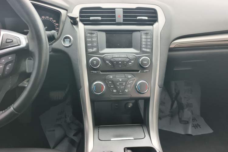 Used Ford Mondeo 2018 EcoBoost 180 Fashion Edition Audio And AC Panel