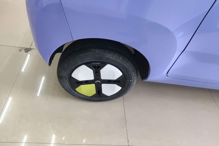 Used Wuling Hongguang MINIEV 2022 Macaron Colorful Edition Lithium Iron Phosphate Right Rear Wheel Hub