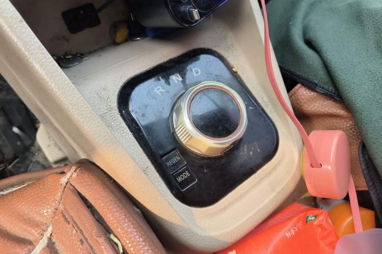 Used CHANGAN KUAYUE Xing V5 EV 2021 Luxury Edition 2-Seat Van with Lingdian System Gear Lever