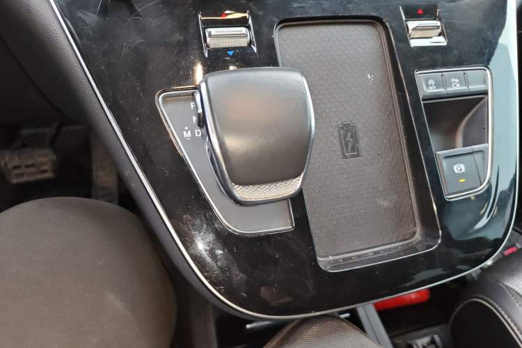 Used Hongqi HQ9 2023 2.0T Smart Connect Flagship Edition Gear Lever