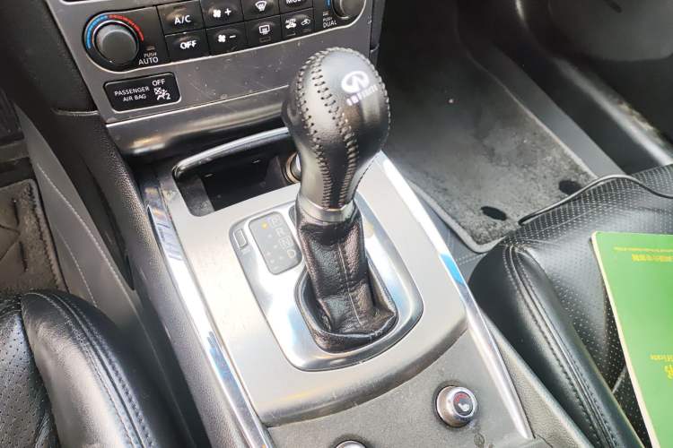 Used Infiniti G Series 2010 G25 Sedan Sport Edition Gear Lever