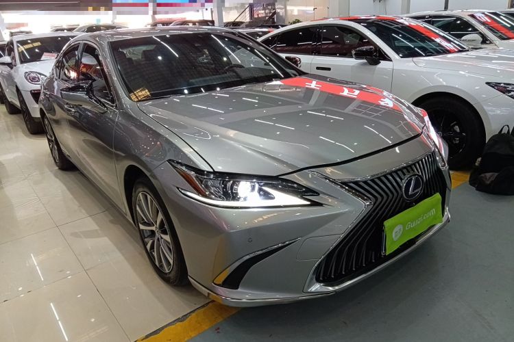 Used Lexus ES 2020 300h Premier Edition
