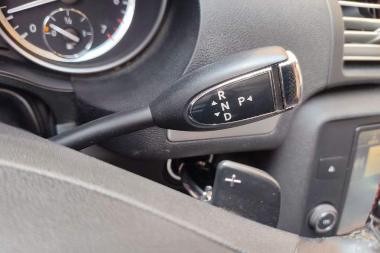 Used Mercedes-Benz R-Class 2014 R 320 4MATIC Luxury Model Gear Lever