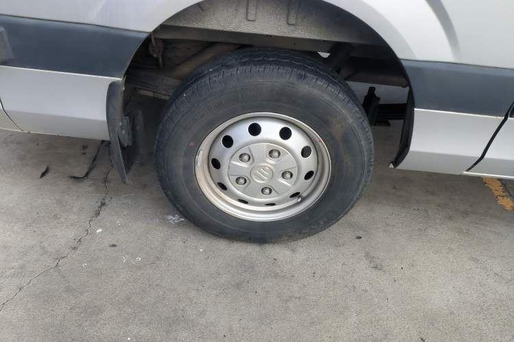 Used Foton Toano 2022 2.0T Manual Tongtu Multi-Function Long Wheelbase Mid-Roof Single-Tire 5/6/7/9-Seater 4F20TC3