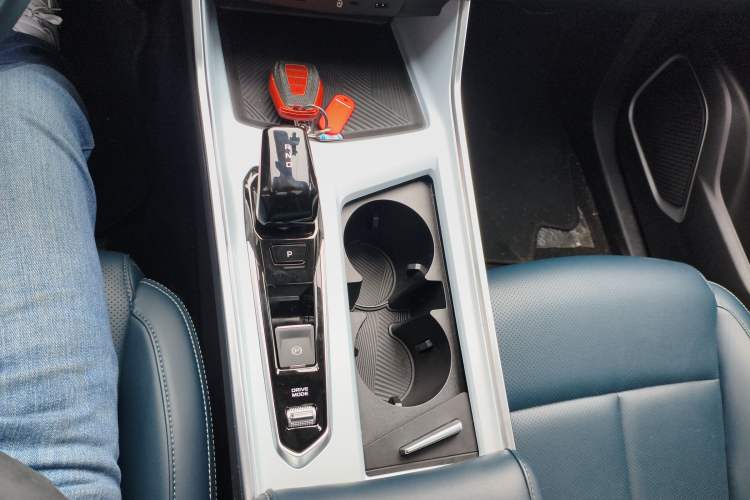 Used Geely Auto Jiajie 2023 Geely Jiaji L 1.5TD DCT Luxury Model
