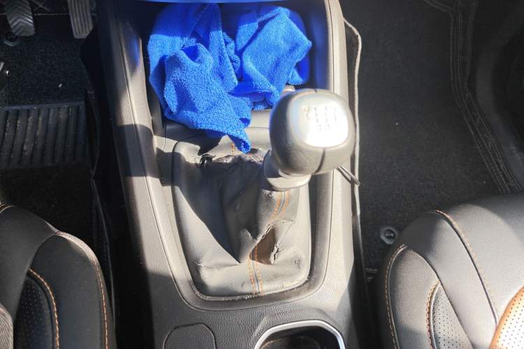 Used Wuling Hongguang S3 2019 1.5L Manual Comfort Model China VI Standard Gear Lever