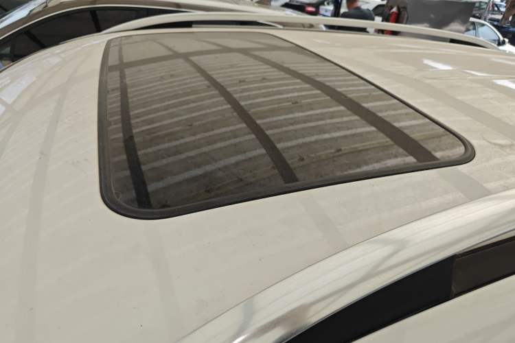 Used Haval H8 2015 2.0T Two-Wheel-Drive Luxury Version Roof