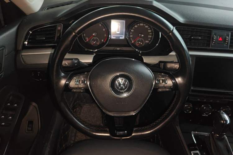 Used Volkswagen Lamando 2018 280TSI DSG Comfort Edition Steering Wheel
