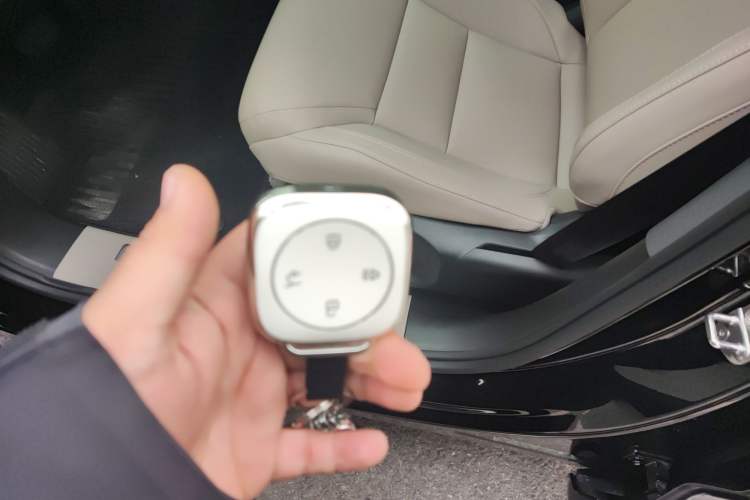 Used Volvo Volvo XC70 Plug-in Hybrid 2026 Model Two-Wheel Drive Long-Range Core