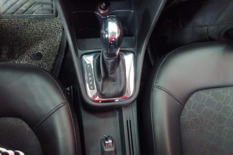 Used Volkswagen Santana 2015 1.6L Automatic Comfort Edition Gear Lever