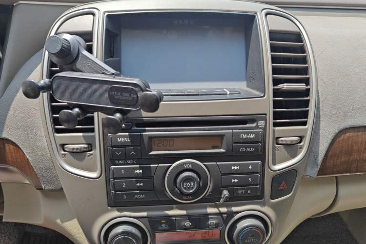 Used Nissan Sylphy 2009 1.6XL Automatic Luxury Sunroof Edition Audio And AC Panel