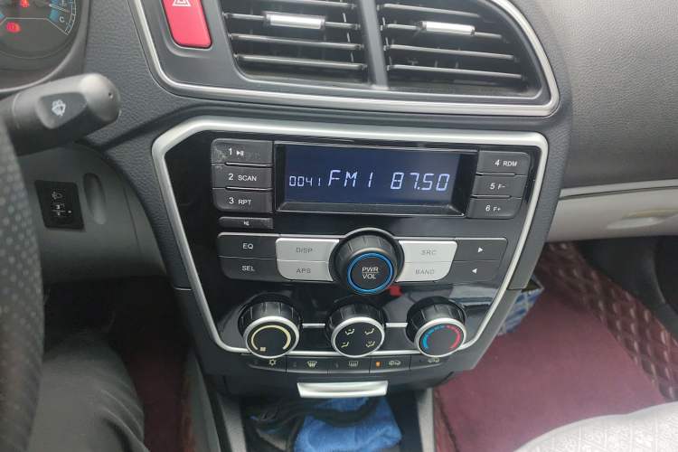 Used Soueast V3 Lingyue 2015 1.5L Manual Style Edition Audio And AC Panel