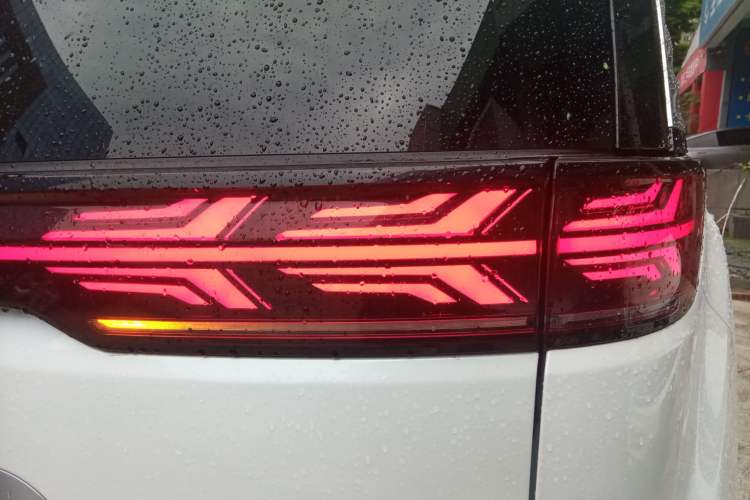 Used Denza D9 2022 DM-i 970 Four-Wheel Drive Flagship Model
