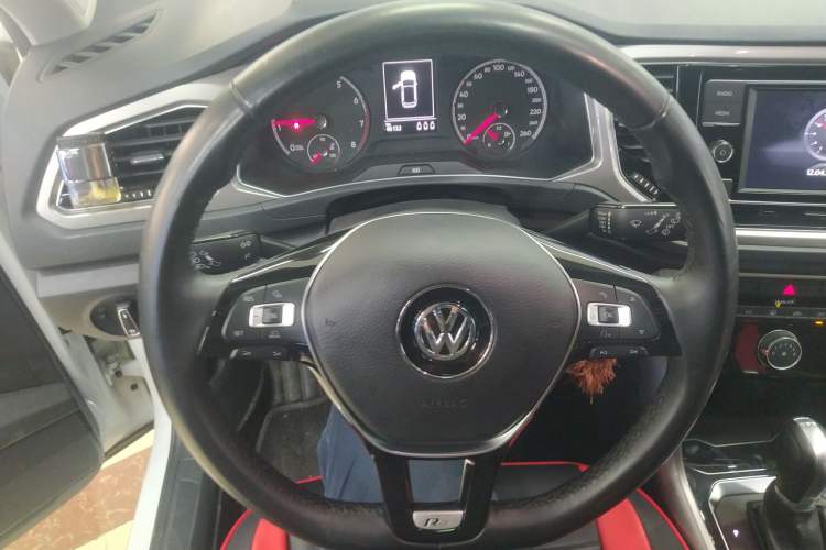 Used Volkswagen T-ROC 2019 230TSI DSG Two-Wheel-Drive Advanced Version China VI Standard Steering Wheel