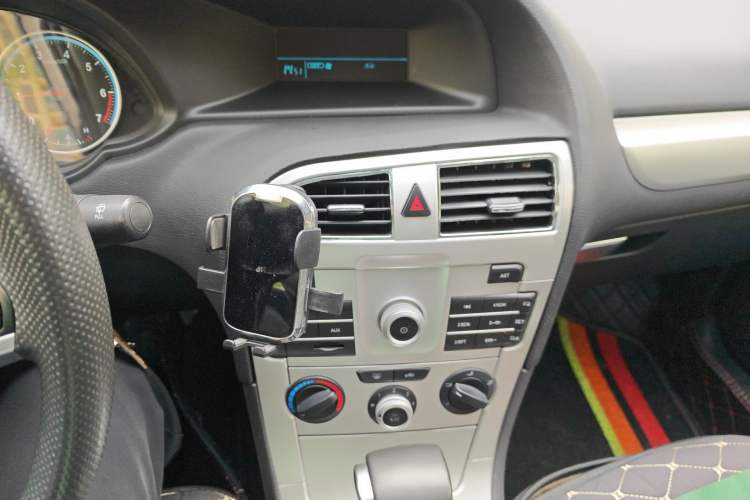 Used Brilliance H530 2017 1.6L Automatic Comfort Model Audio And AC Panel