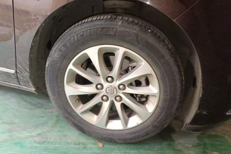 Used Buick GL8 2017 ES 28T Premium Version China V Standard Right Front Wheel Hub