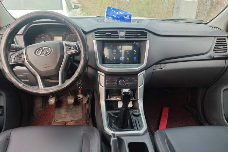 Used SAIC MAXUS T60 2017 2.4L Gasoline Manual Transmission 4x4 High Ground Clearance Comfortable Standard Cabin