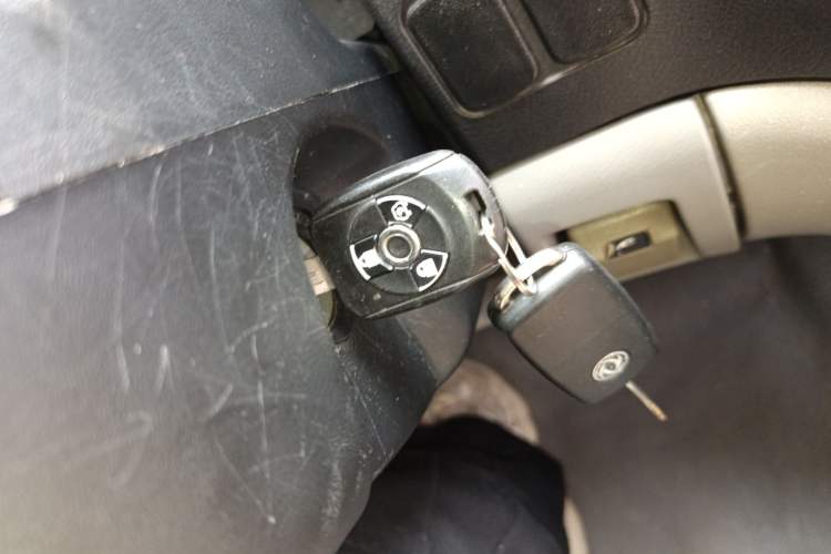 Used FORTHING Lingzhi 2015 V3 1.6L 7-Seater Standard Model Vehicle Key