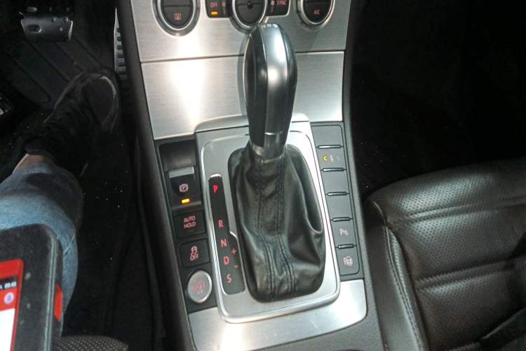 Used Volkswagen FAW-Volkswagen CC 2015 2.0 TSI Ultimate Model Gear Lever