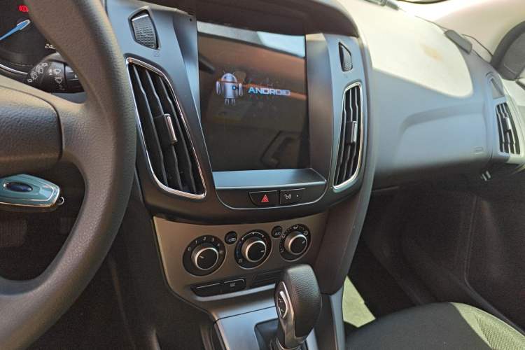 Used Ford Focus 2012 Hatchback 1.6L Automatic Comfort Model Audio And AC Panel