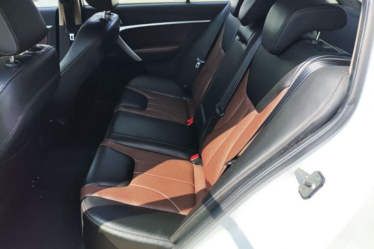 Used Geely Auto Emgrand 2017 Hatchback RS Million Edition 1.5L CVT Upward Version
