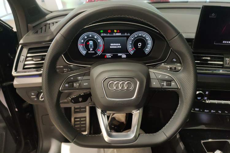 Used Audi Q5L 2024 45 TFSI Luxury Dynamic Model Steering Wheel