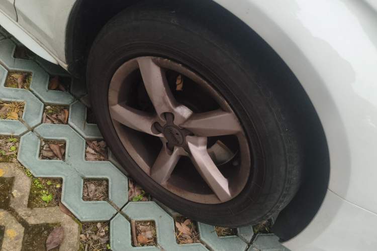 Used Audi A4L 2013 35 TFSI Automatic Comfort Model Right Front Wheel Hub