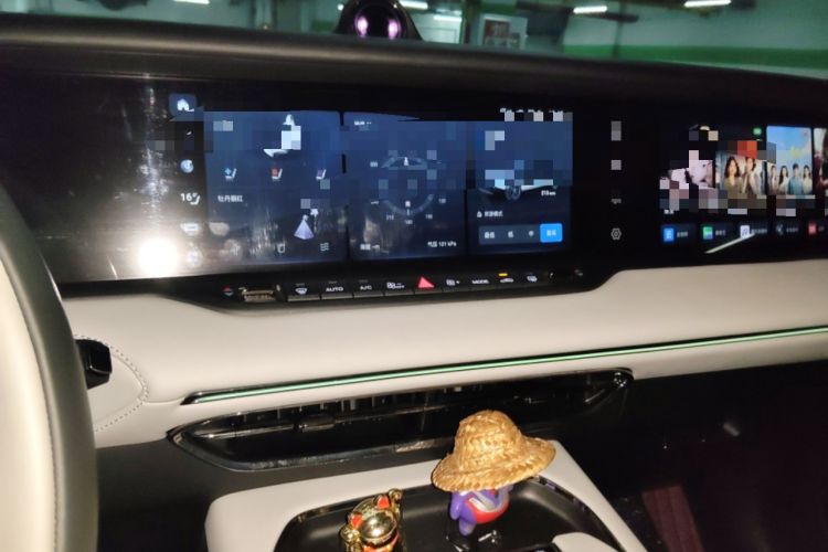 Used VOYAH FREE 2025 318 259 km All-Wheel-Drive Exploration Edition Audio And AC Panel