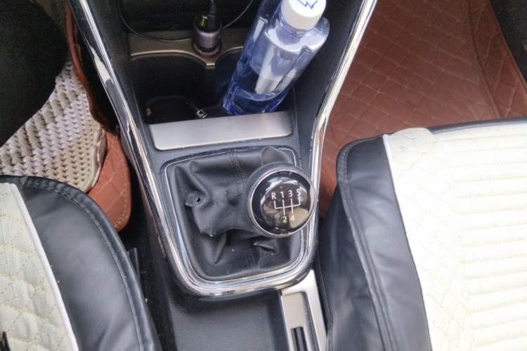 Used Volkswagen Jetta 2013 1.6L Manual Comfort Model Gear Lever